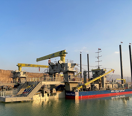 La draga de tipo partido más grande del mundo en Egipto